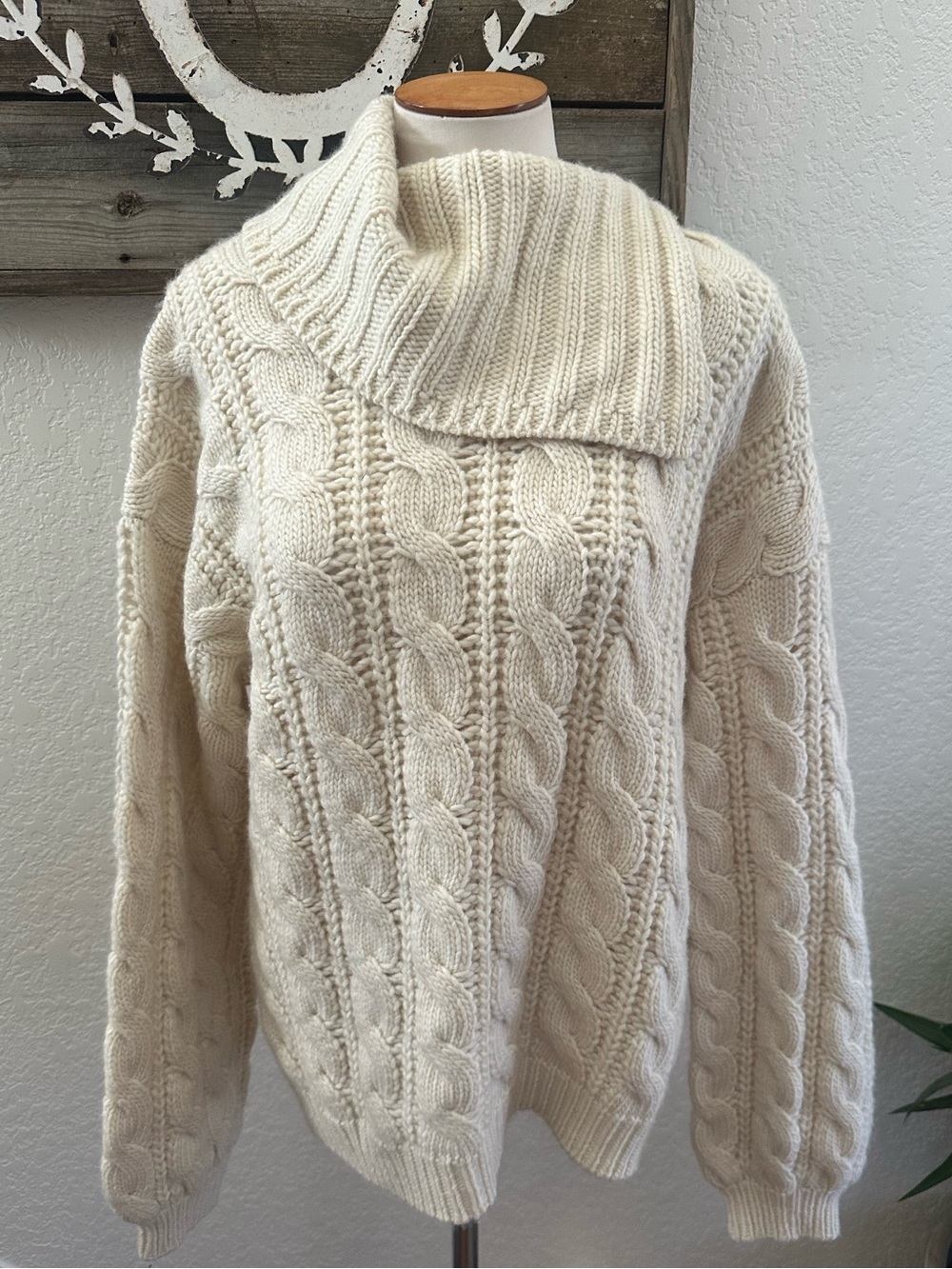 Doen Halia Cozy Cable Knit Cream Women's Sweater with Foldover Collar size L?